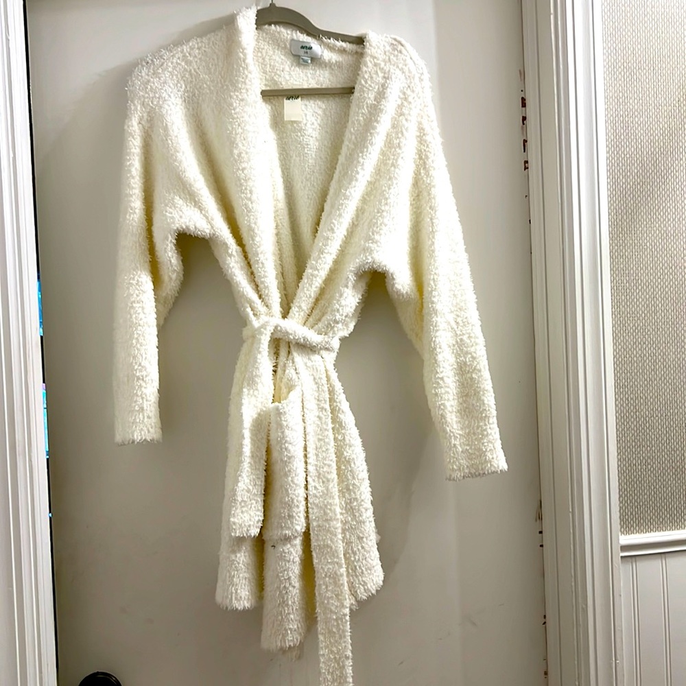 NWT Woman’s soft open sweater with belt.